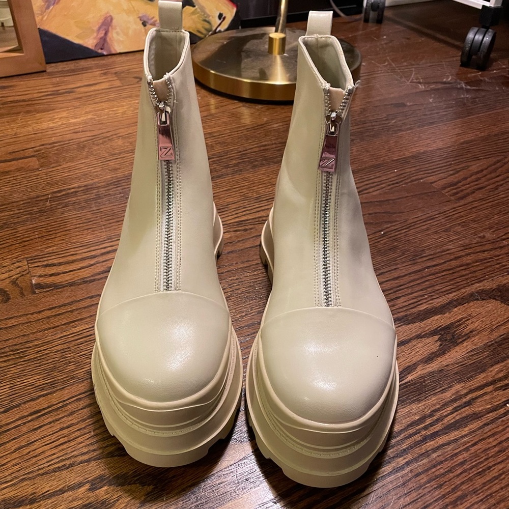 Zara boots! Size 40. Never been worn!